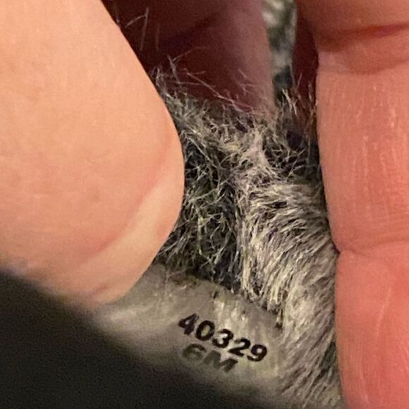 Minnetonka Black leather slip on Moccasin slippers - Picture 9 of 9